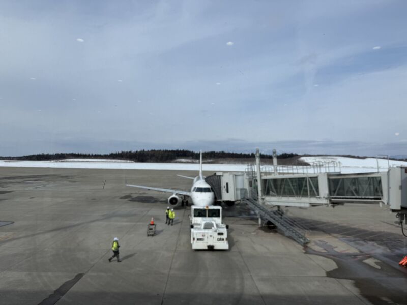 Image for the Tweet beginning: さすが3連休、駐車場混んでたなー。
第1、第2、第3-1が満車だった。
#JAL #AXT → #ITM #JL2174