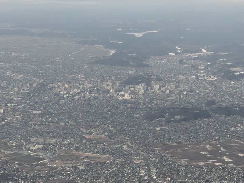 Image for the Tweet beginning: さすが3連休、駐車場混んでたなー。
第1、第2、第3-1が満車だった。
#JAL #AXT → #ITM #JL2174